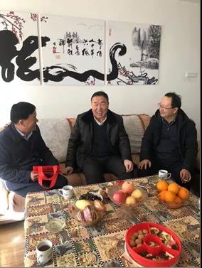 敦煌種業(yè)領(lǐng)導(dǎo)看望慰問公司老干部、老黨員及困難黨員職工