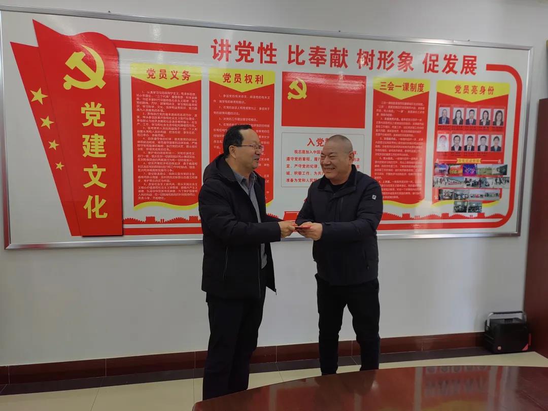 敦煌種業(yè)領(lǐng)導(dǎo)看望慰問公司老干部、老黨員及困難黨員職工